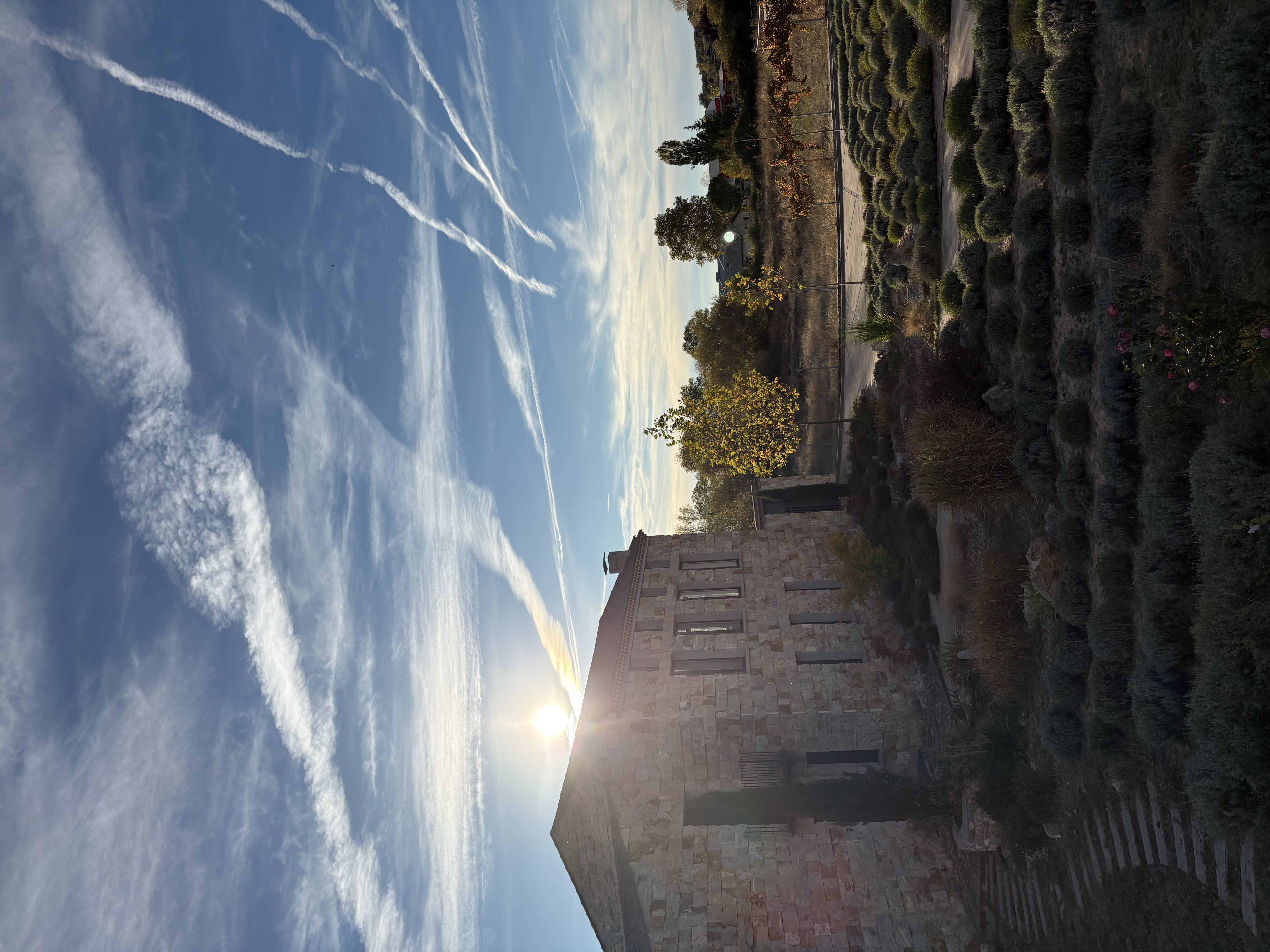 Behind the scenes 25